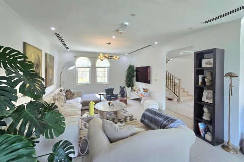 Villa in Jumeirah Park, Dubai 4 bedrooms, 1111.21 sq.m. № 142195 - photo 5