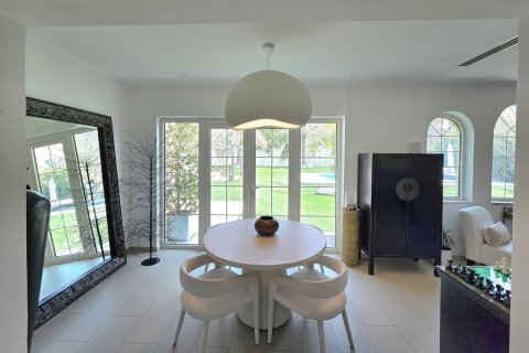 Villa in Jumeirah Park, Dubai 4 bedrooms, 1111.21 sq.m. № 142195 - photo 7