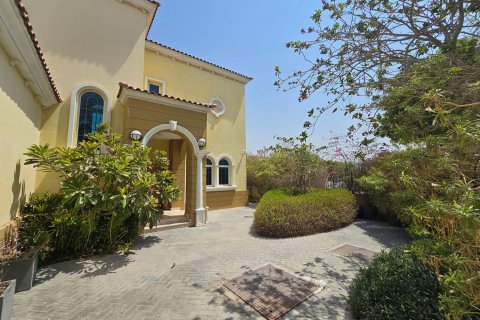 Villa in Jumeirah Park, Dubai 4 bedrooms, 1111.21 sq.m. № 142195 - photo 30
