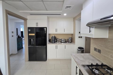 Villa in Jumeirah Park, Dubai 4 bedrooms, 1111.21 sq.m. № 142195 - photo 9