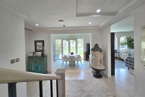 Villa in Jumeirah Park, Dubai 4 bedrooms, 1111.21 sq.m. № 142195 - photo 2