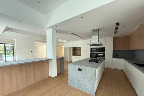 Villa in Dubai Sports City, Dubai 6 bedrooms, 838.91 sq.m. № 142237 - photo 8