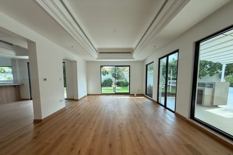 Villa in Dubai Sports City, Dubai 6 bedrooms, 838.91 sq.m. № 142237 - photo 10