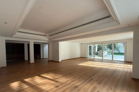 Villa in Dubai Sports City, Dubai 6 bedrooms, 838.91 sq.m. № 142237 - photo 5