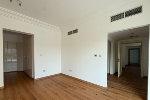 Villa in Dubai Sports City, Dubai 6 bedrooms, 838.91 sq.m. № 142237 - photo 24