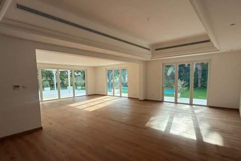 Villa in Dubai Sports City, Dubai 6 bedrooms, 838.91 sq.m. № 142237 - photo 11