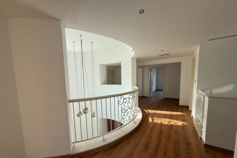 Villa in Dubai Sports City, Dubai 6 bedrooms, 838.91 sq.m. № 142237 - photo 13