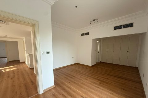 Villa in Dubai Sports City, Dubai 6 bedrooms, 838.91 sq.m. № 142237 - photo 18