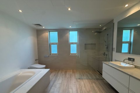 Villa in Dubai Sports City, Dubai 6 bedrooms, 838.91 sq.m. № 142237 - photo 25