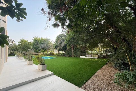 Villa in Dubai Sports City, Dubai 6 bedrooms, 838.91 sq.m. № 142237 - photo 26