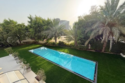 Villa in Dubai Sports City, Dubai 6 bedrooms, 838.91 sq.m. № 142237 - photo 27