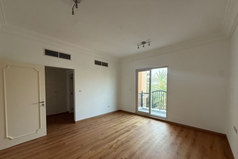 Villa in Dubai Sports City, Dubai 6 bedrooms, 838.91 sq.m. № 142237 - photo 17