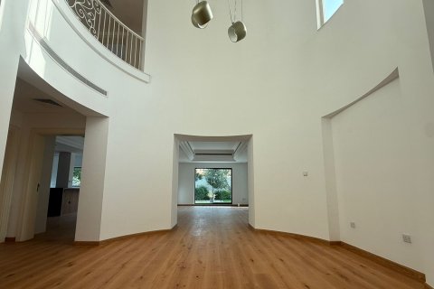 Villa in Dubai Sports City, Dubai 6 bedrooms, 838.91 sq.m. № 142237 - photo 4