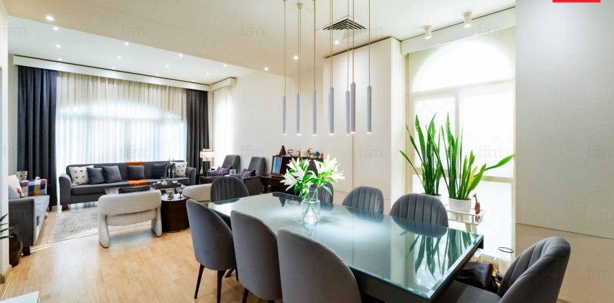 Villa en Dubai, 4 dormitorios, 389 m², № 47687