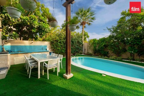 Villa en Dubai, 4 dormitorios, 389 m², № 47687 - foto 27