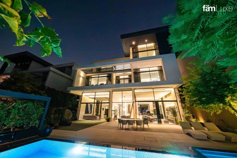 Villa à Dubai, 6 chambres, 1117.1 m², № 47690 - photo 1