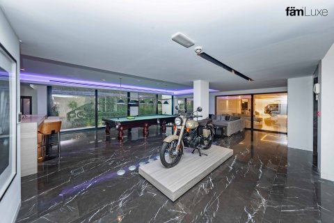 Villa à Dubai, 6 chambres, 1117.1 m², № 47690 - photo 17