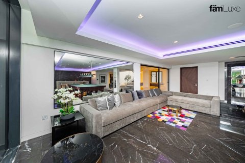 Villa à Dubai, 6 chambres, 1117.1 m², № 47690 - photo 22