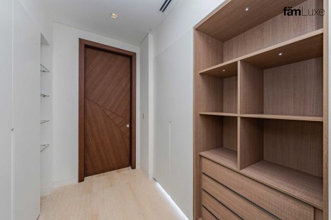 Villa à Dubai, 6 chambres, 1117.1 m², № 47690 - photo 23