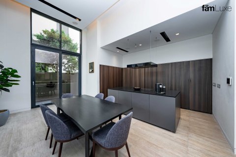 Villa à Dubai, 6 chambres, 1117.1 m², № 47690 - photo 14