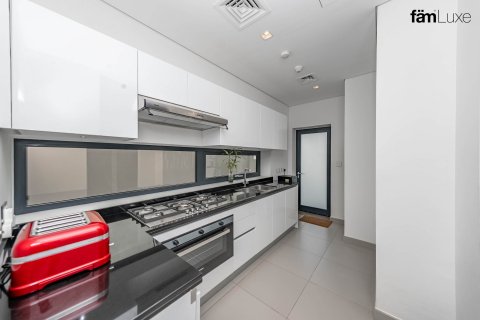 Villa à Dubai, 6 chambres, 1117.1 m², № 47690 - photo 30