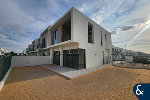Villa en The Valley, Dubai, 4 dormitorios, 218 m², № 91424