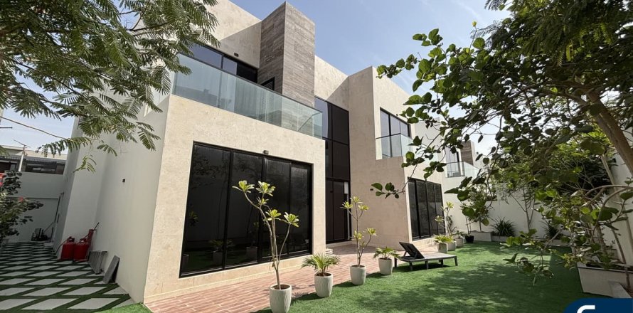 Villa in Al Furjan, Dubai 5 bedrooms, 606 sq.m. № 91426