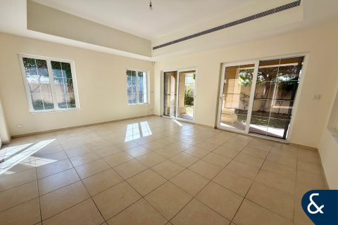 Купить виллу в Арабиан Ранчес, Дубай: 3 спальни, 350м², № 78691 - фото 8