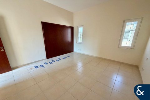 Купить виллу в Арабиан Ранчес, Дубай: 3 спальни, 350м², № 78691 - фото 9