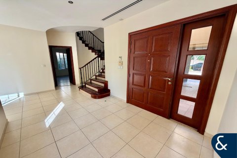 Купить виллу в Арабиан Ранчес, Дубай: 3 спальни, 350м², № 78691 - фото 2