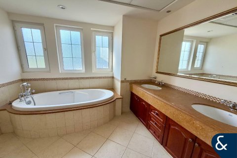 Купить виллу в Арабиан Ранчес, Дубай: 3 спальни, 350м², № 78691 - фото 12