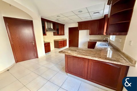 Купить виллу в Арабиан Ранчес, Дубай: 3 спальни, 350м², № 78691 - фото 3