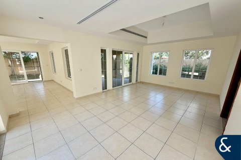 Купить виллу в Арабиан Ранчес, Дубай: 3 спальни, 350м², № 78691 - фото 7