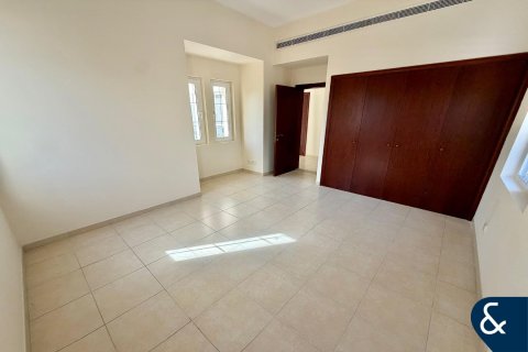 Купить виллу в Арабиан Ранчес, Дубай: 3 спальни, 350м², № 78691 - фото 4