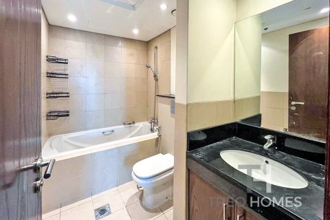 Снять в аренду квартиру в Бурдж-Халифе, Дубай: 2 спальни, 152м², № 13641 - фото 10
