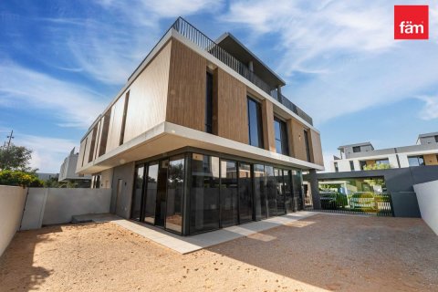 Villa à Dubai, 5 chambres, 330 m², № 76996 - photo 1