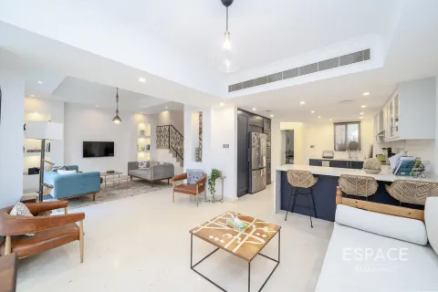 فيلا في البحيرات, دبي 3 غرف نوم, 280 م² رقم 71078 - صورة 2