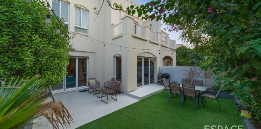 فيلا في البحيرات, دبي 3 غرف نوم, 280 م² رقم 71078