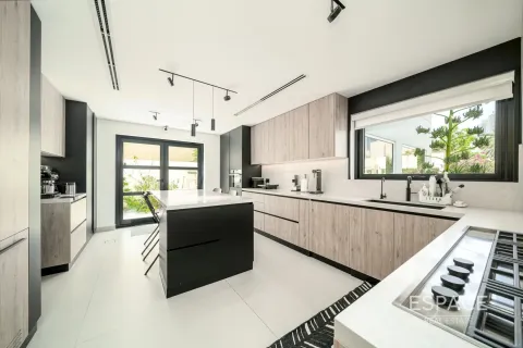 Villa en Meadows, Dubai, 5 dormitorios, 387 m², № 71075 - foto 15