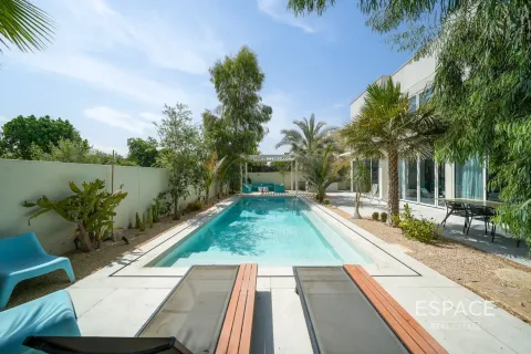 Villa en Meadows, Dubai, 5 dormitorios, 387 m², № 71075 - foto 1