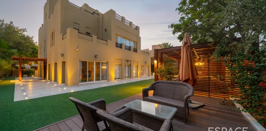 Villa à Arabian Ranches, Dubai, 7 chambres, 590 m², № 71076