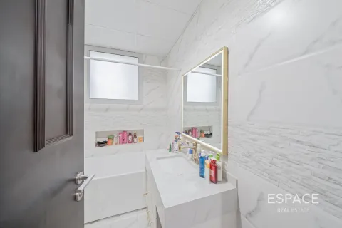 Купить виллу в Dubai Land, Дубай: 5 спален, 674м², № 71081 - фото 17