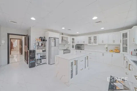 Купить виллу в Dubai Land, Дубай: 5 спален, 674м², № 71081 - фото 9