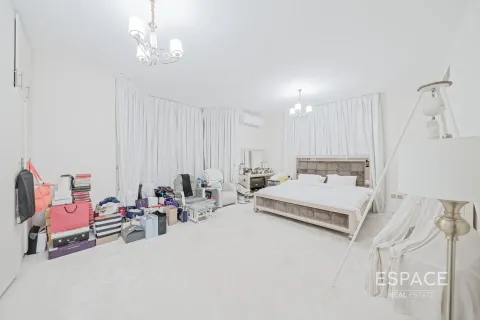 Купить виллу в Dubai Land, Дубай: 5 спален, 674м², № 71081 - фото 11