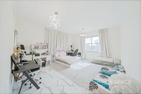 Купить виллу в Dubai Land, Дубай: 5 спален, 674м², № 71081 - фото 16