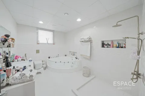 Купить виллу в Dubai Land, Дубай: 5 спален, 674м², № 71081 - фото 19