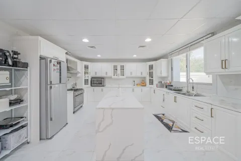 Купить виллу в Dubai Land, Дубай: 5 спален, 674м², № 71081 - фото 8