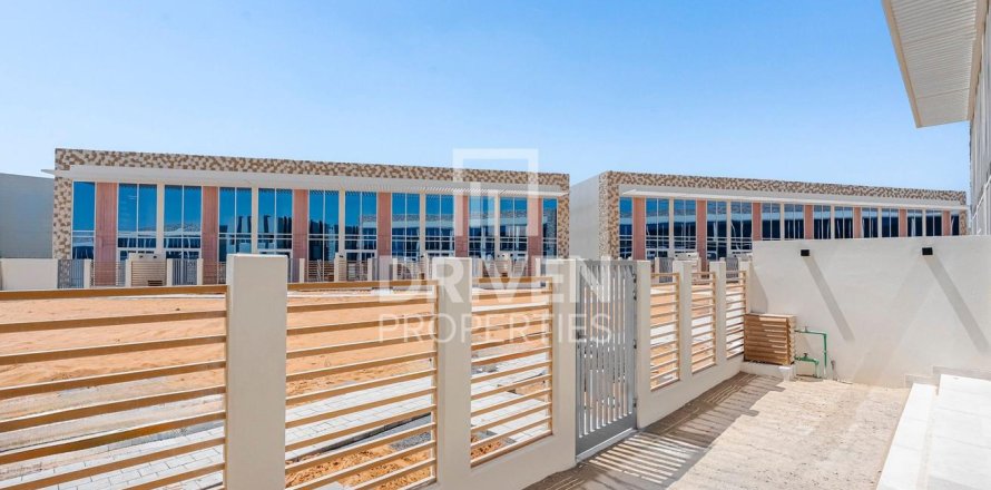 Вилла в Dubai Land, Дубай, 4 спальни, 326м², № 19459