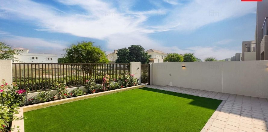 Таунхаус в Дубае, 3 спальни, 181.1м², № 67496