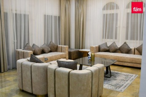 Villa en Dubai, 5 dormitorios, 1193 m², № 67495 - foto 2